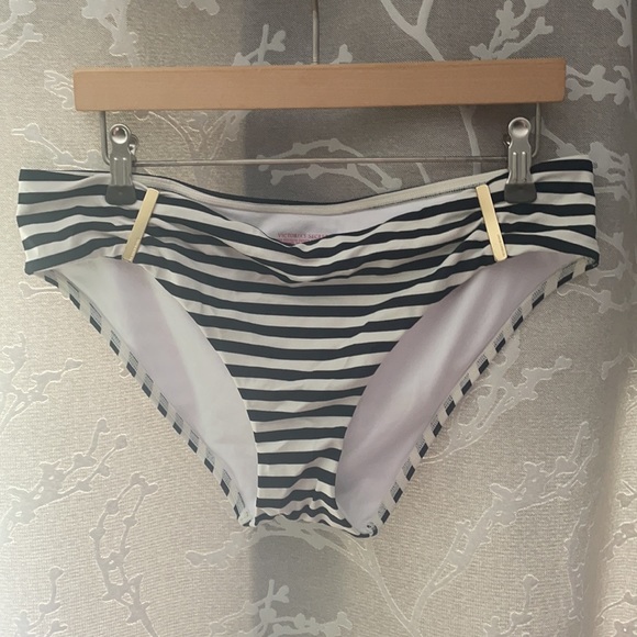 Bikini - Picture 4 of 6